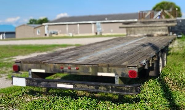 2004 CUSTOM BUILT 33 foot - Image 4